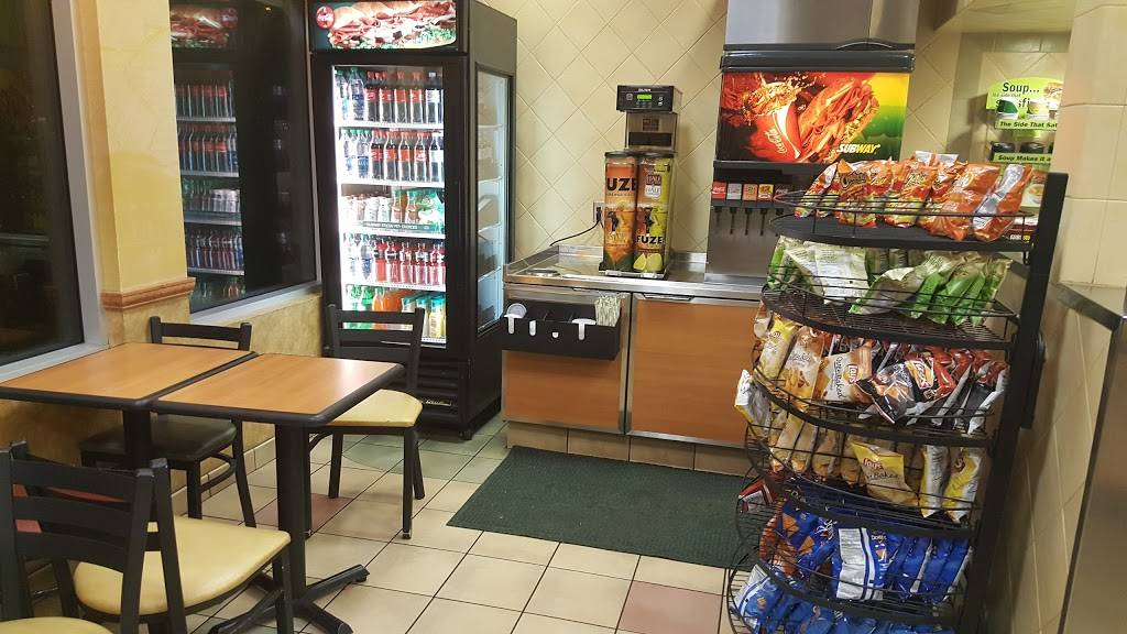 Subway | restaurant | 2811 Saviers Rd, Oxnard, CA 93033, USA | 8054872900 OR +1 805-487-2900