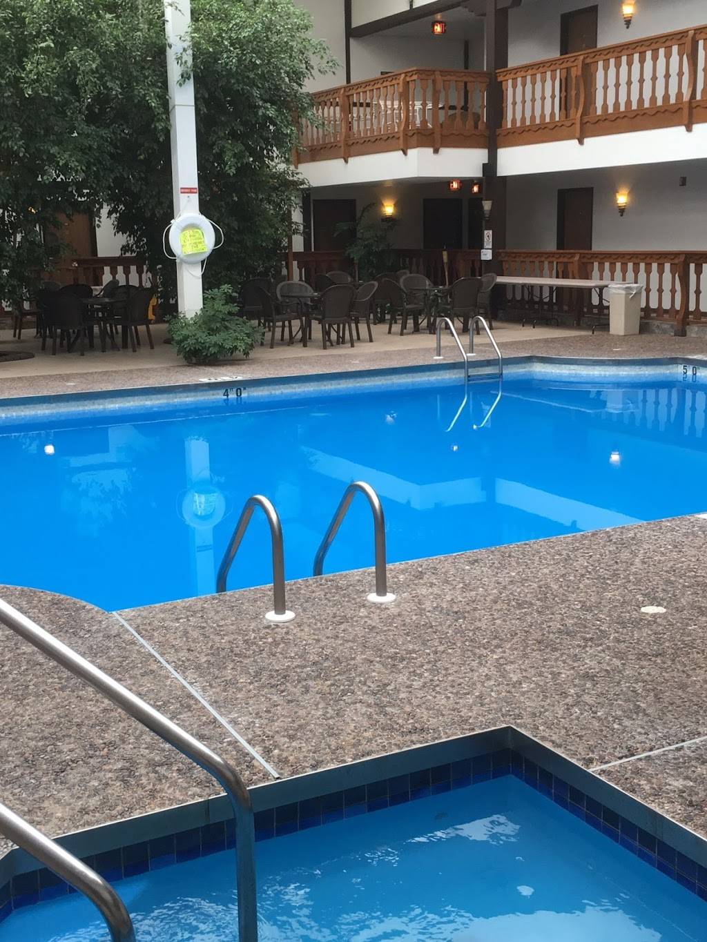 Shawano Four Seasons Resort | restaurant | 1352, 201 Airport Rd, Shawano, WI 54166, USA | 8555748501 OR +1 855-574-8501