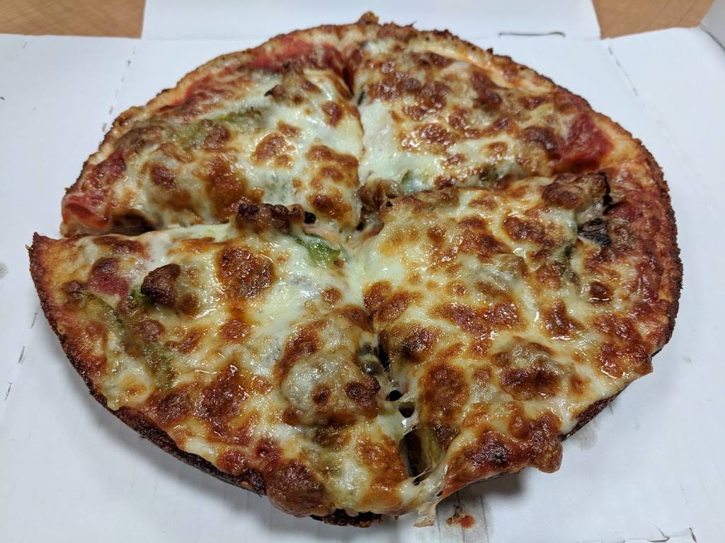 Quatros Deep Pan Pizza | restaurant | 218 W Freeman St, Carbondale, IL 62901, USA | 6185495326 OR +1 618-549-5326