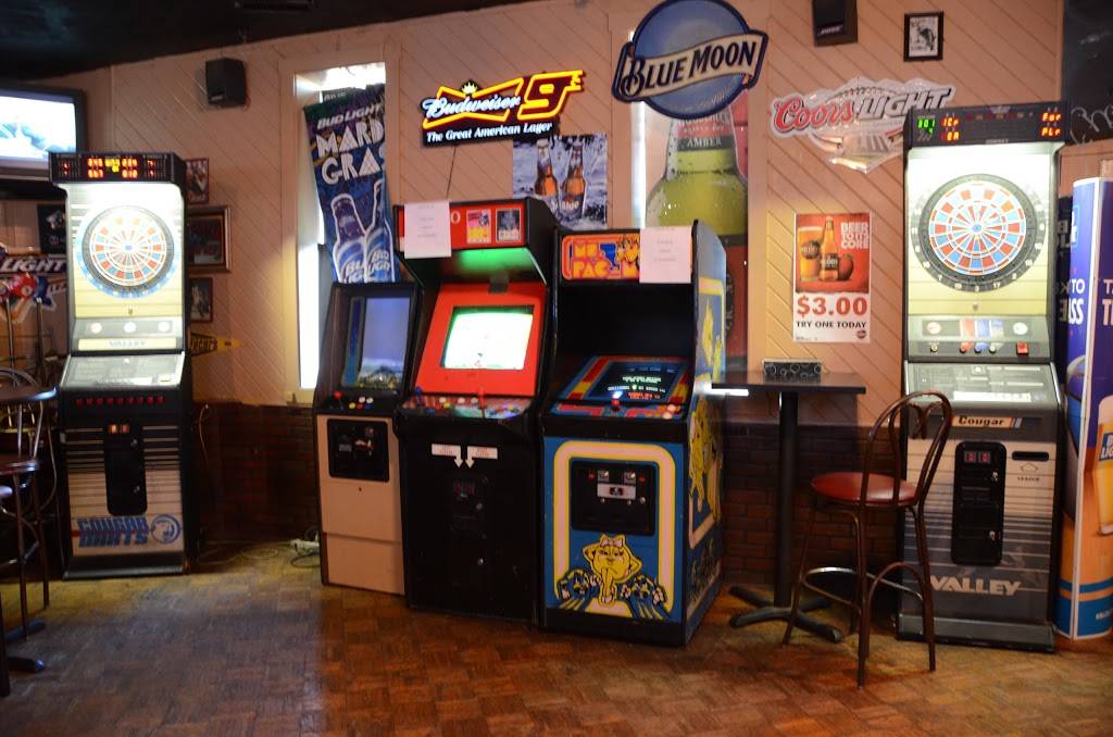 Big Shots Pub | restaurant | 700 S Nichols Ave, Muncie, IN 47303, USA | 7657418019 OR +1 765-741-8019