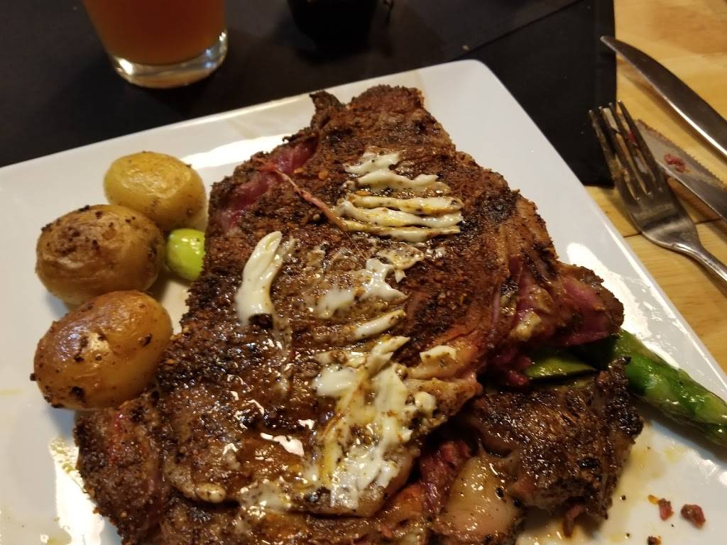 One10 West Main | restaurant | 110 W 300 N, Albion, IN 46701, USA | 2606368965 OR +1 260-636-8965