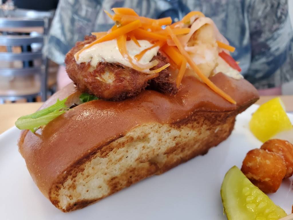 Mad Minnow Bar & Kitchen | restaurant | 554 Main St, Harwich Port, MA 02646, USA | 7742093977 OR +1 774-209-3977