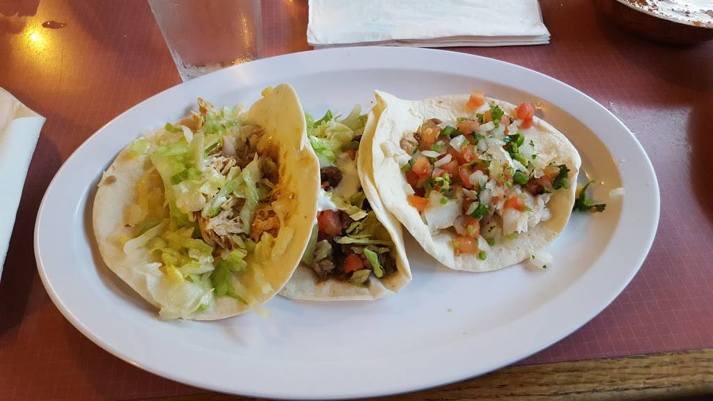 Papacitos Mexican Grille | restaurant | 2960 N Lincoln Ave, Chicago, IL 60657, USA | 7733275240 OR +1 773-327-5240