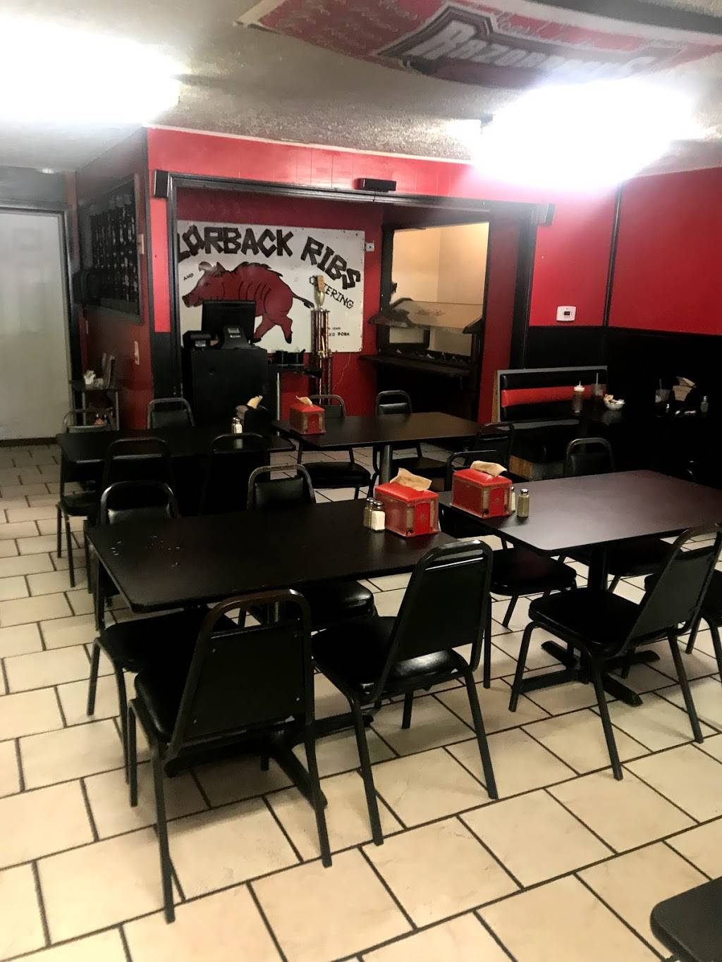 Razorback Bar B Q | restaurant | 510 N Missouri St, West Memphis, AR 72301, USA | 8703944052 OR +1 870-394-4052