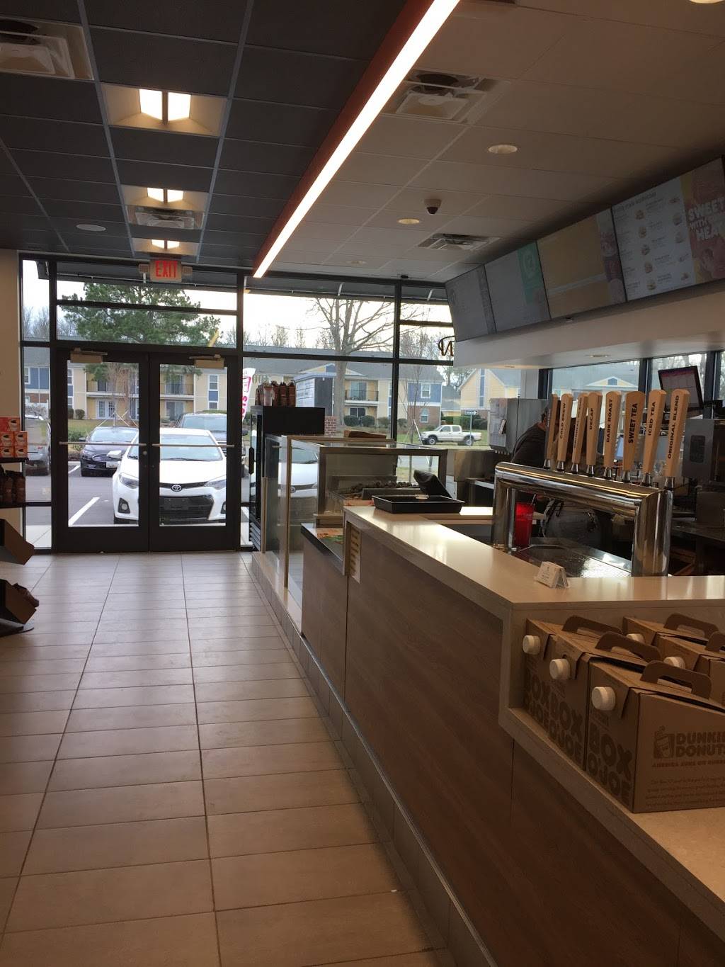 Dunkin Donuts | restaurant | 1116 Volvo Pkwy, Chesapeake, VA 23320, USA | 7575477271 OR +1 757-547-7271