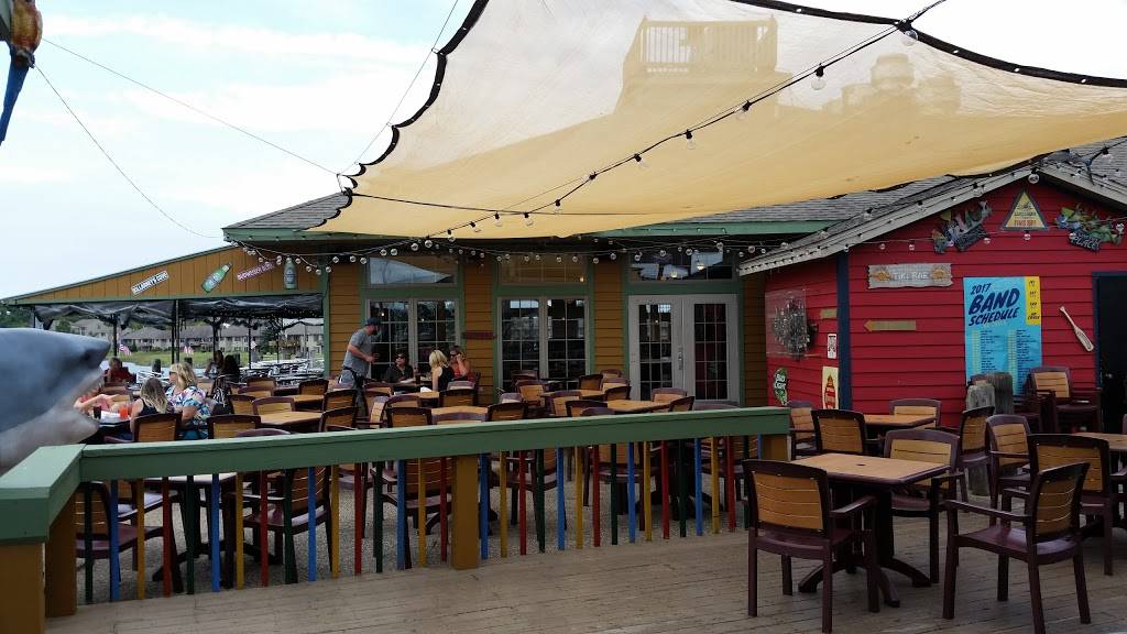 Dockers Restaurant | night club | 3505 Marina View Point, Muskegon, MI 49441, USA | 2317550400 OR +1 231-755-0400