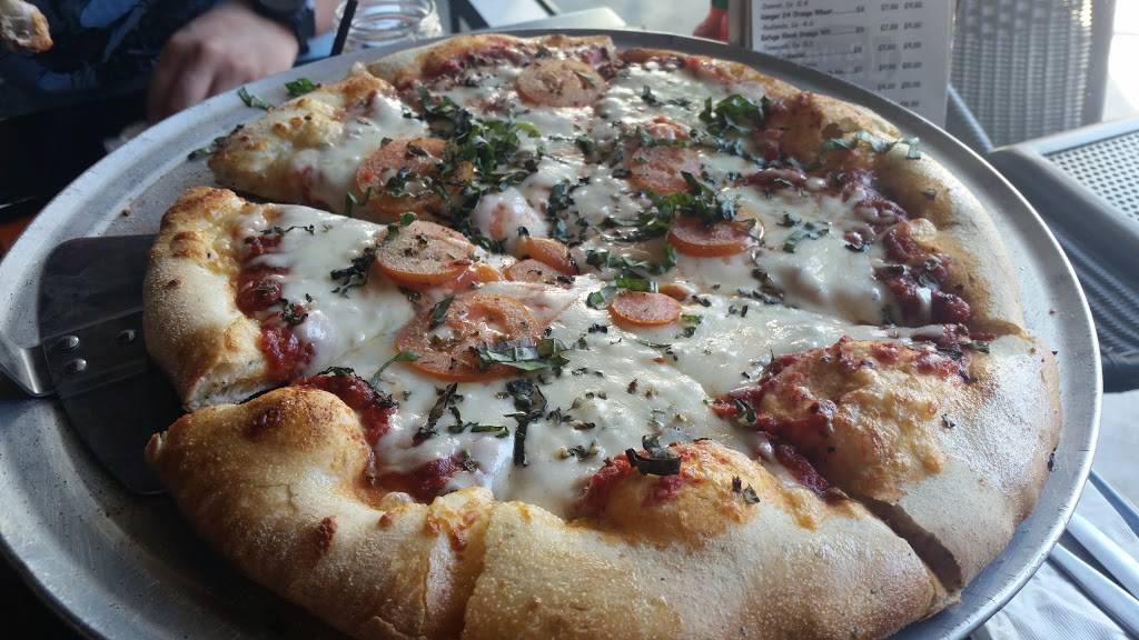 Pints & Quarts Gastropub | restaurant | 17600 Collier Ave Suite 147A, Lake Elsinore, CA 92530, USA | 9516740010 OR +1 951-674-0010