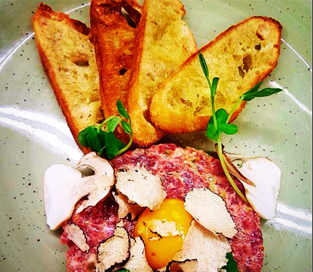 LOCALE King City Restaurant/Bar | restaurant | 12981 Keele St, King City, ON L7B 1G2, Canada | 9058332500 OR +1 905-833-2500