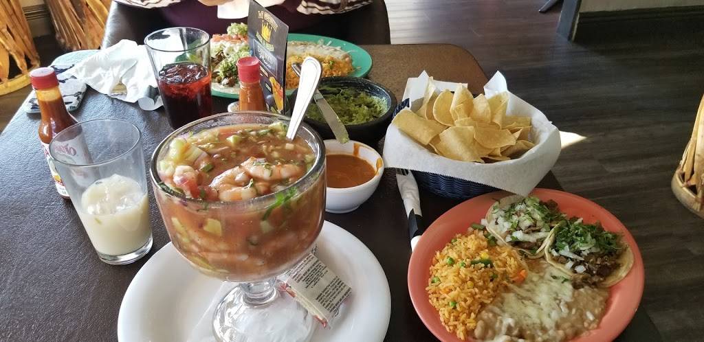 La Corona Bar And Grill | restaurant | 16623 Sherman Way, Van Nuys, CA 91406, USA | 8188496485 OR +1 818-849-6485