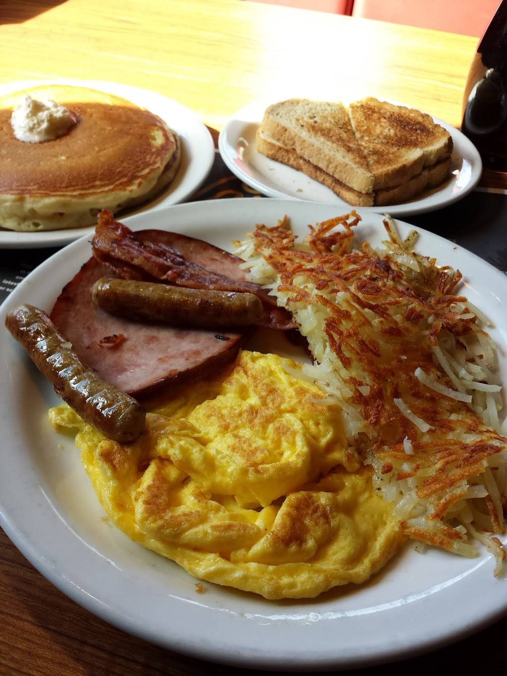 Dennys | restaurant | 7000 E Mayo Blvd, Phoenix, AZ 85054, USA | 4805137417 OR +1 480-513-7417