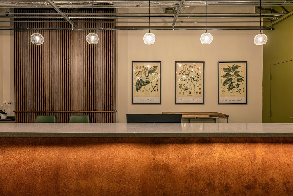 Local Craft Beer Underground Bowling | restaurant | 706 W Lancaster Blvd #102, Lancaster, CA 93534, USA | 6614733333 OR +1 661-473-3333