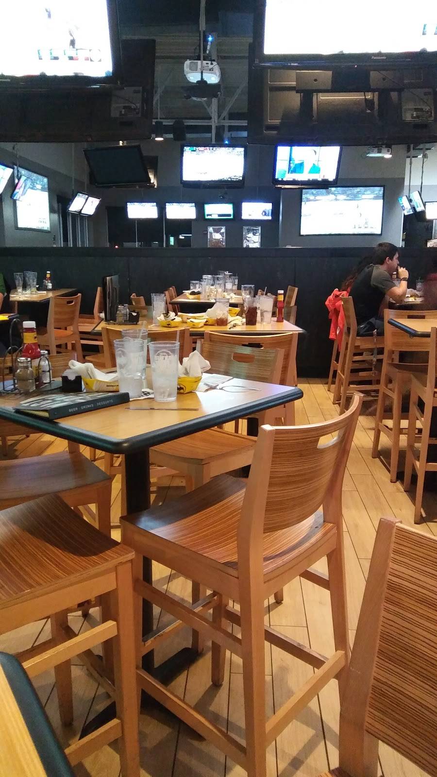 Buffalo Wild Wings | restaurant | 5860 De Zavala Rd, San Antonio, TX 78249, USA | 2106949464 OR +1 210-694-9464