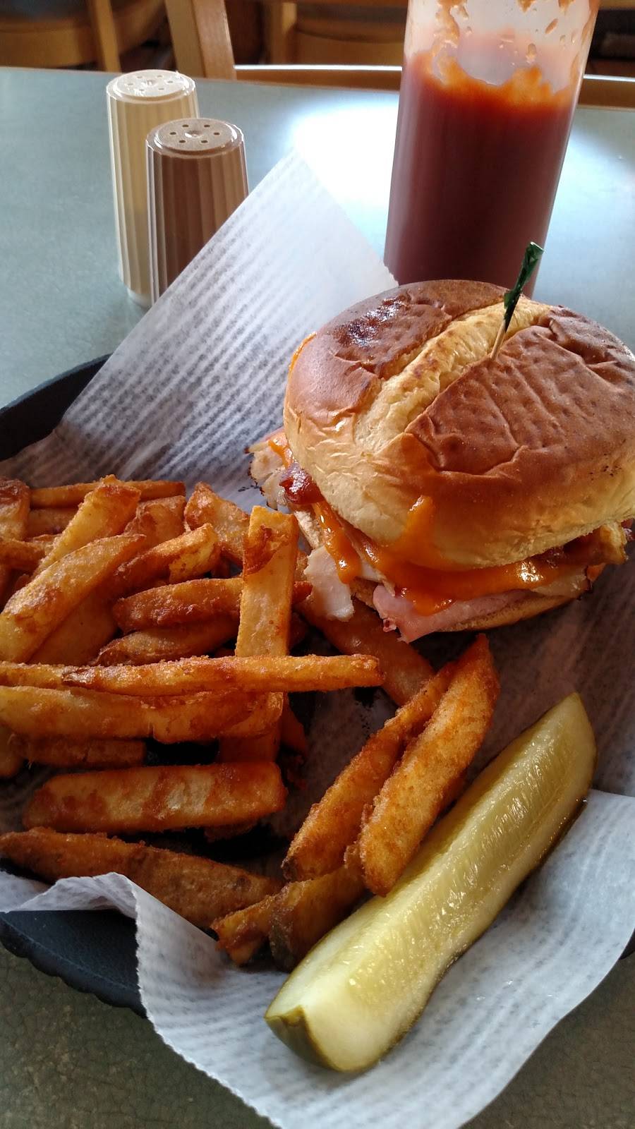 Scorpios Pizzaria & Sports Pub | restaurant | 180 Main St, Lancaster, NH 03584, USA | 6037883660 OR +1 603-788-3660