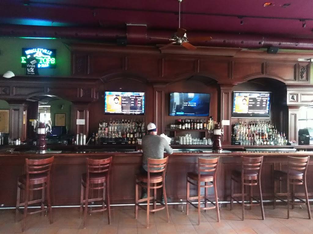 Vines On Clark | restaurant | 3554 N Clark St, Chicago, IL 60657, USA | 7733278572 OR +1 773-327-8572