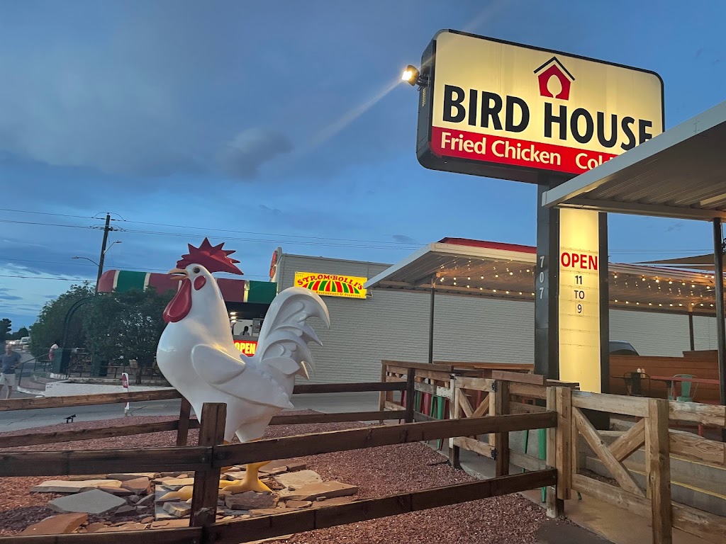 BirdHouse | restaurant | 707 N Navajo Dr, Page, AZ 86040, USA | 9286454087 OR +1 928-645-4087