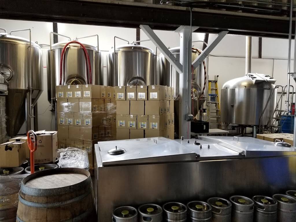 Ale Industries | restaurant | 3096 E 10th St, Oakland, CA 94601, USA | 5104793185 OR +1 510-479-3185