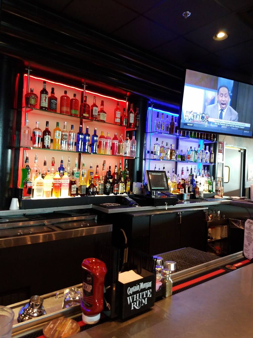 Louies Grill & Bar | restaurant | 1201 Northwest 178th Street, Highland Park Rd, Edmond, OK 73012, USA | 4053482288 OR +1 405-348-2288