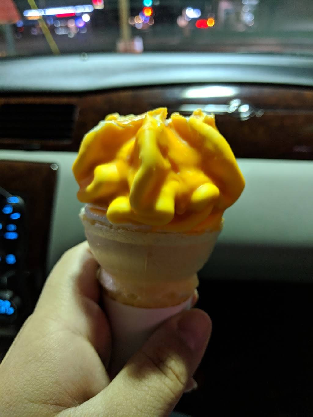 Wienerschnitzel | restaurant | 2401 Brundage Ln, Bakersfield, CA 93304, USA | 6613250689 OR +1 661-325-0689