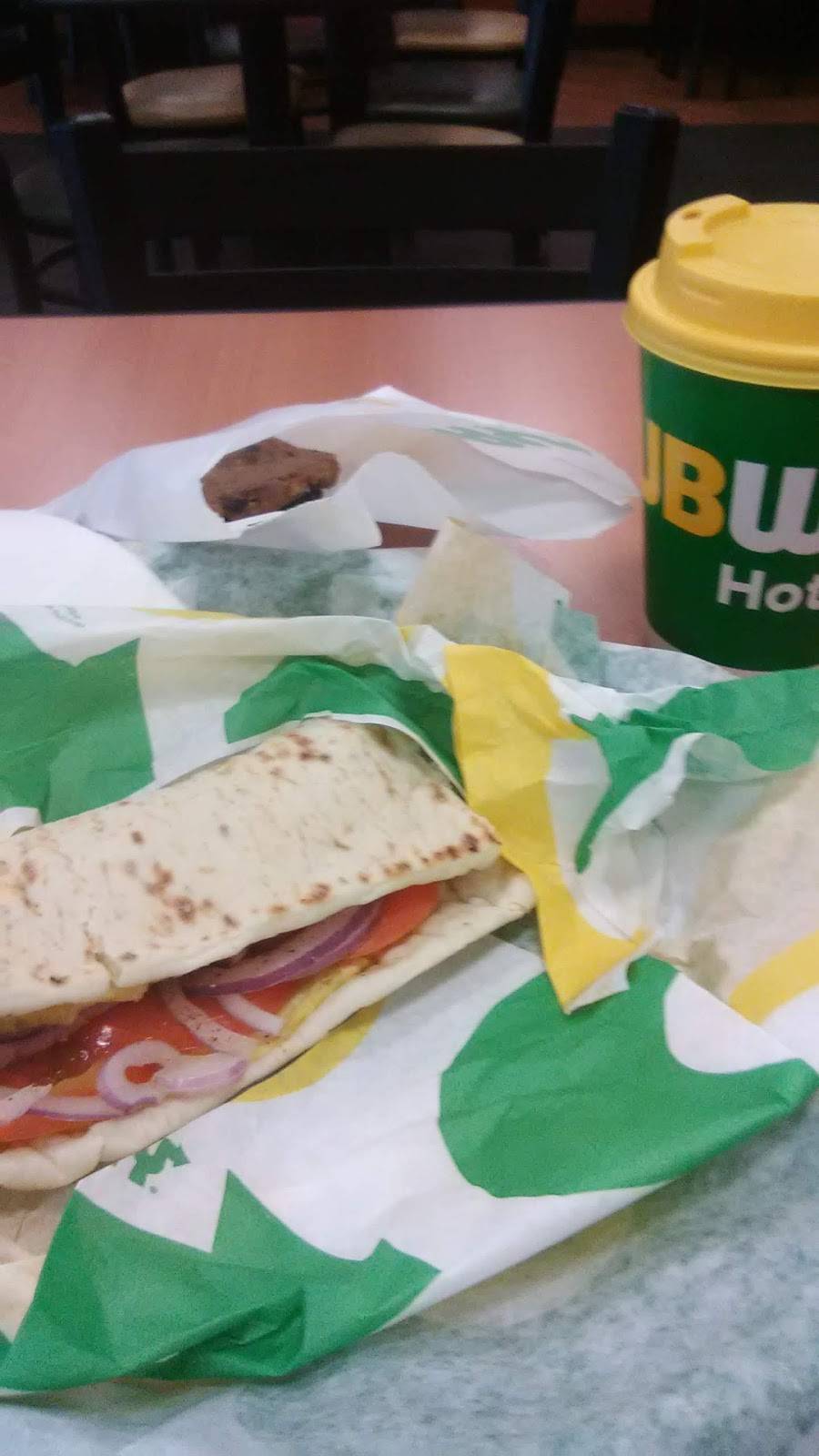 Subway Restaurants | restaurant | 240 E Houston St, San Antonio, TX 78205, USA | 2102242523 OR +1 210-224-2523