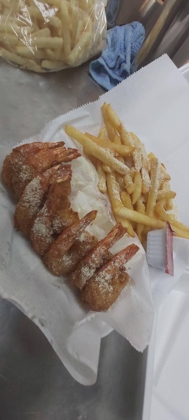 St.Louis Fish & Chicken Grill | restaurant | 10051 Bellefontaine Rd, St. Louis, MO 63137, USA | 3143955555 OR +1 314-395-5555