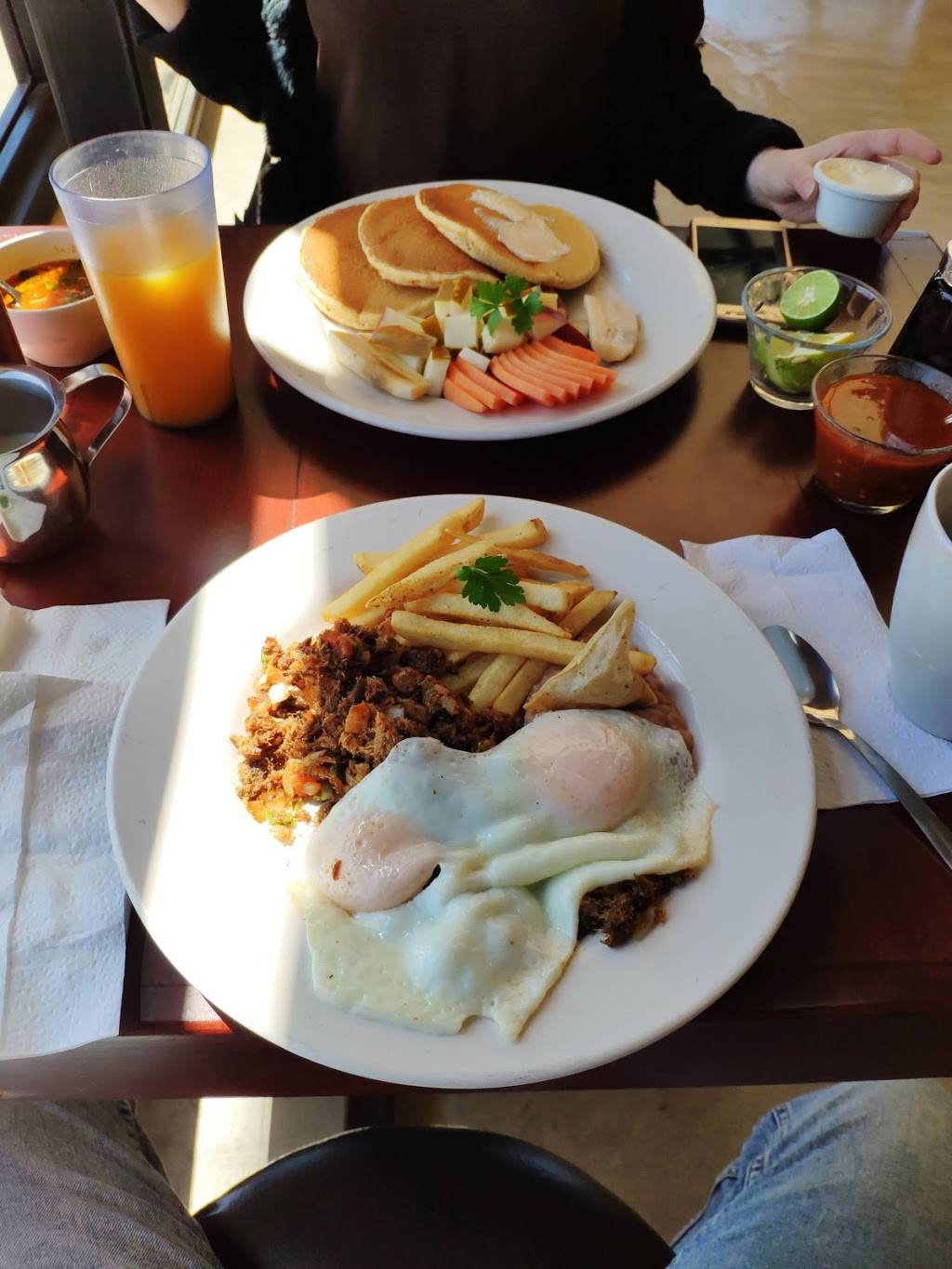 Restaurante Michoacan | restaurant | 22800, Av. Ruiz 1205, Zona Centro, 22800 Ensenada, B.C., Mexico | 016462063450 OR +52 646 206 3450