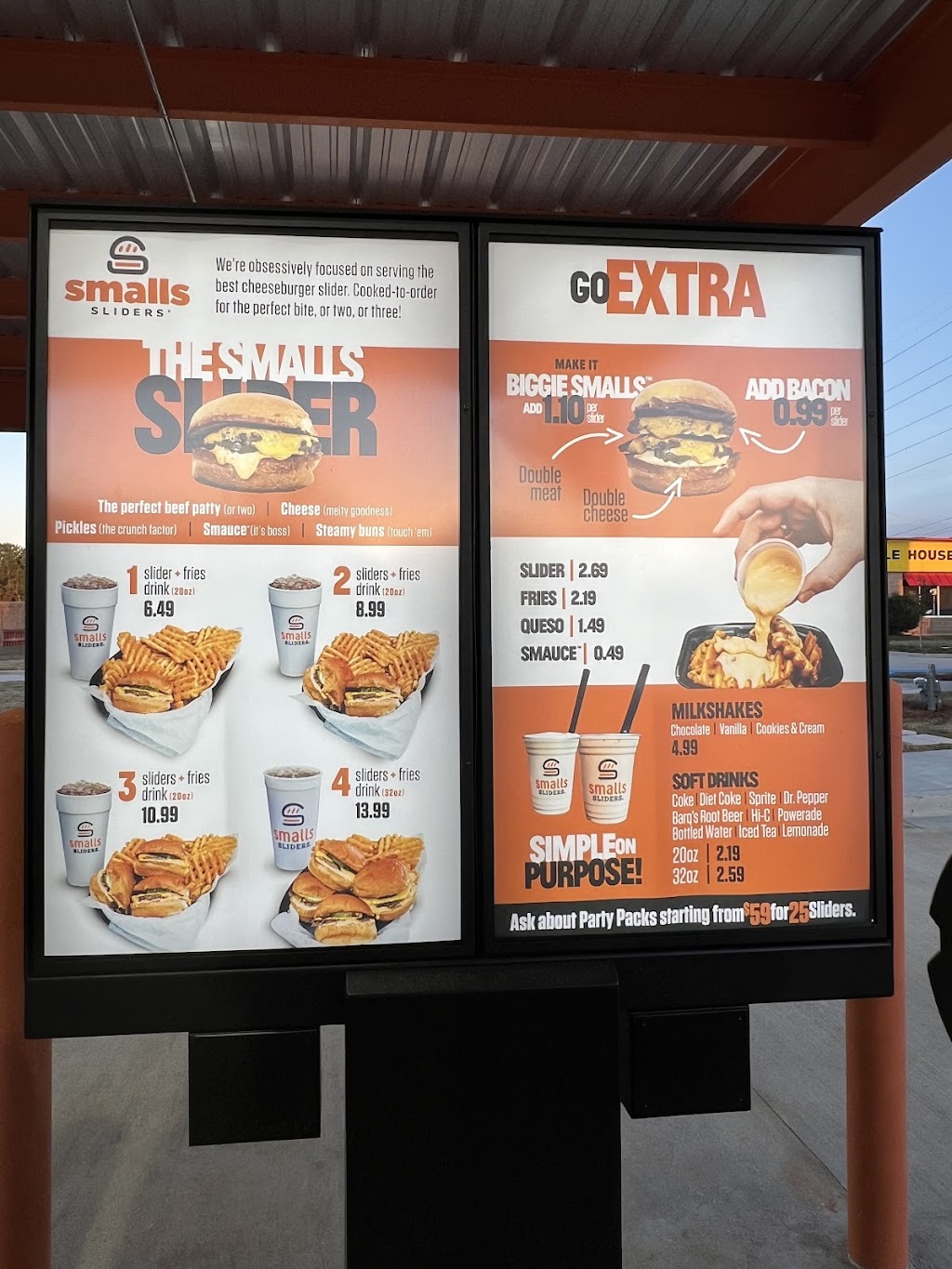 Smalls Sliders | restaurant | 109 E Pineview Dr, Flowood, MS 39047, USA | 6019142810 OR +1 601-914-2810