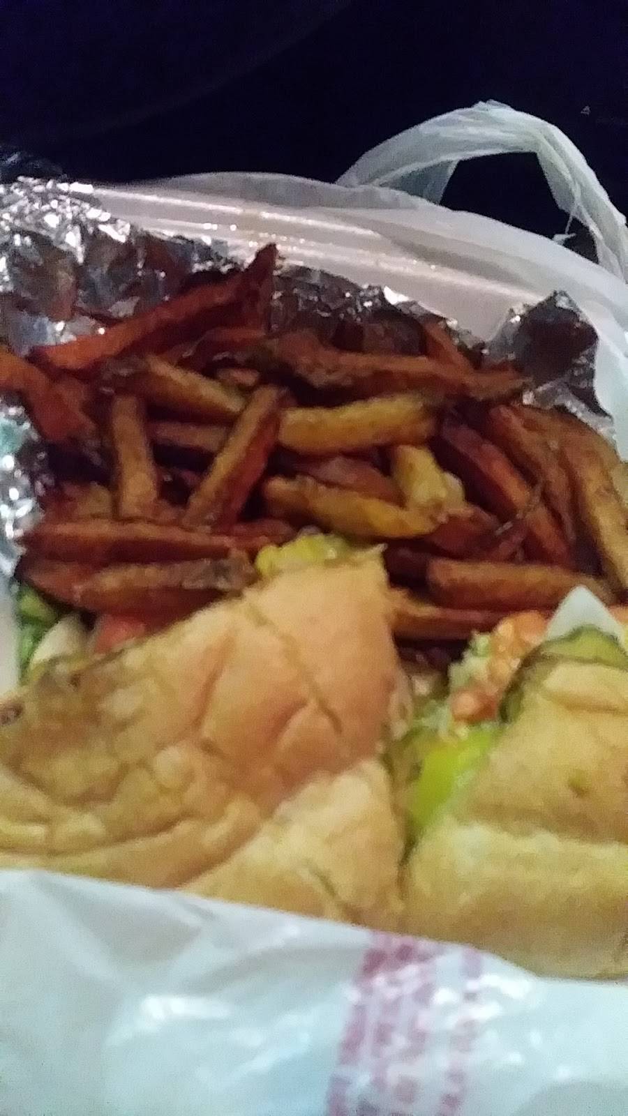 Jessie Maes Southern Creole Cuisine | restaurant | 3671 E Livingston Ave, Columbus, OH 43227, USA | 6142379818 OR +1 614-237-9818