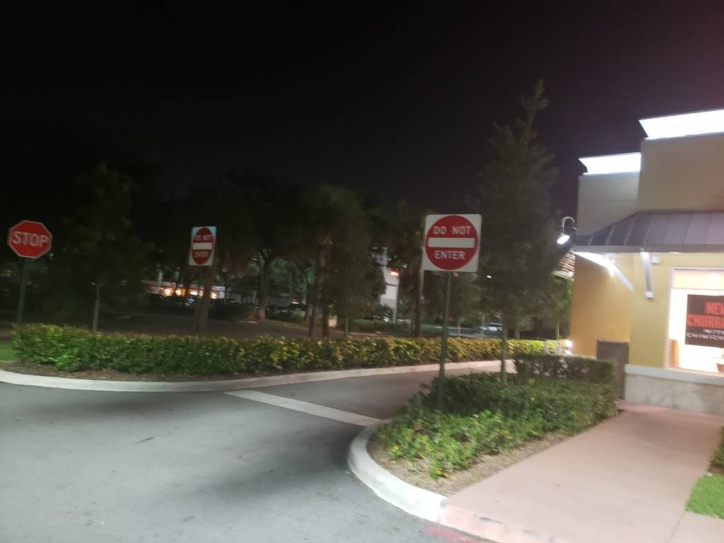 Pollo Tropical | restaurant | 50 N University Dr, Plantation, FL 33324, USA | 3055264492 OR +1 305-526-4492