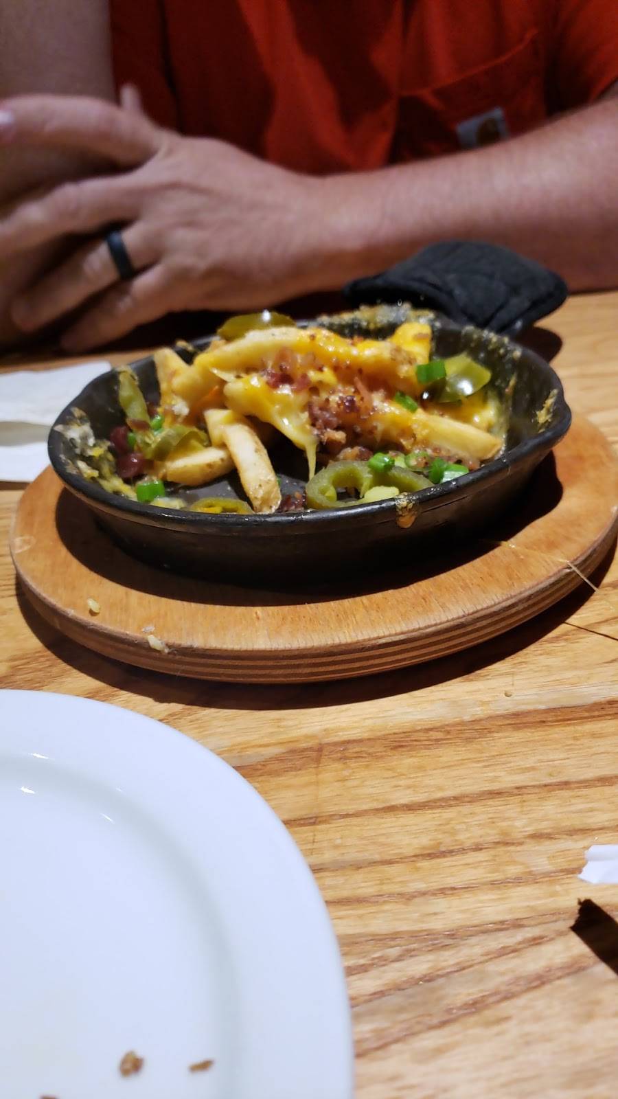 Chilis Grill & Bar | restaurant | 1921 Gunbarrel Rd, Chattanooga, TN 37421, USA | 4238926319 OR +1 423-892-6319