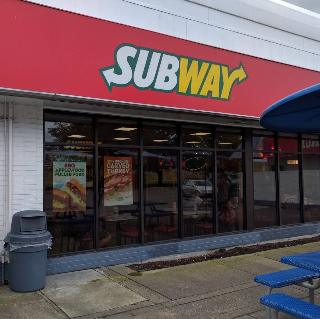 Subway Restaurants | restaurant | 790 NW Frontage Rd, Troutdale, OR 97060, USA | 5036661588 OR +1 503-666-1588