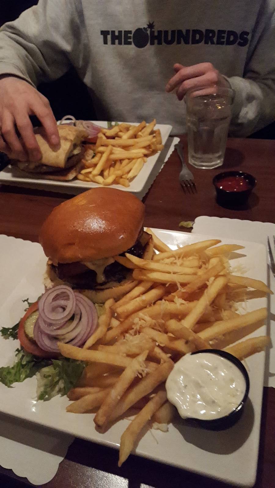 Green Barn Whiskey Kitchen | restaurant | 5 Chestnut Ave, Red Bluff, CA 96080, USA | 5305273161 OR +1 530-527-3161