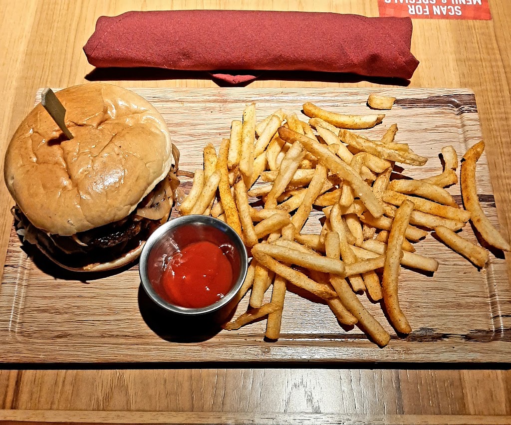 Twin Peaks | restaurant | 2151 Gallatin Pike N, Madison, TN 37115, USA | 6154486418 OR +1 615-448-6418