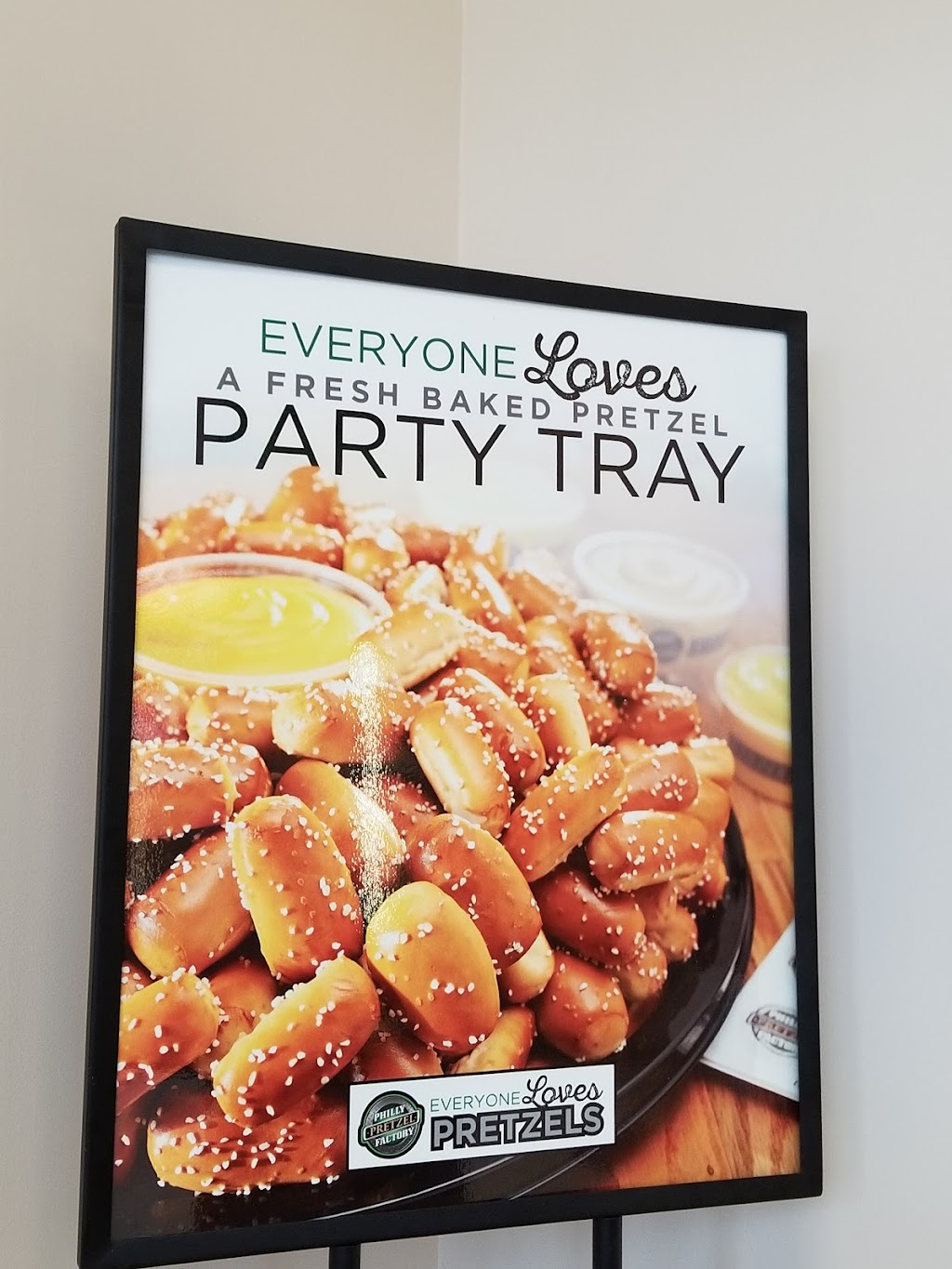 Philly Pretzel Factory | bakery | 18701 Coastal Hwy, Rehoboth Beach, DE 19971, USA | 3026452271 OR +1 302-645-2271