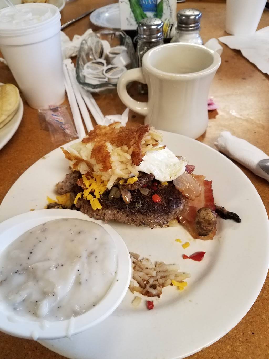 Belles Little Country Kitchen | restaurant | 210 W High St, Lebanon, TN 37087, USA | 6155476888 OR +1 615-547-6888