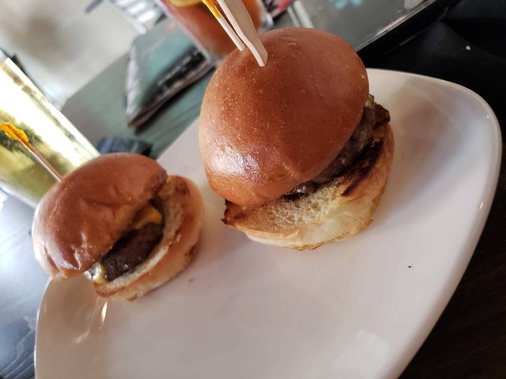 Headquarters AZ | restaurant | 16041 N Arrowhead Fountains Center Dr, Peoria, AZ 85382, USA | 6235475577 OR +1 623-547-5577