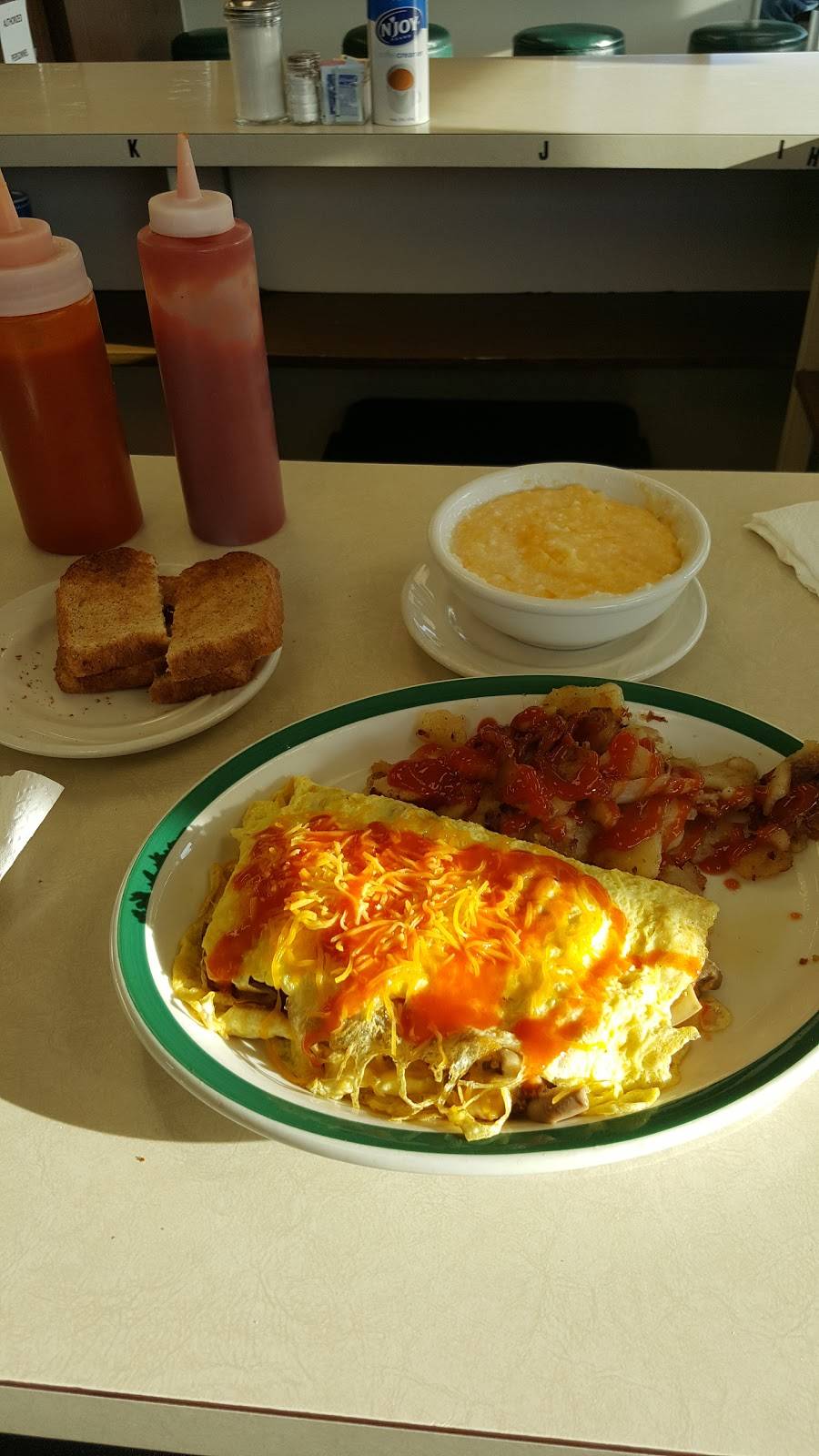 Anns Restaurant | restaurant | 1604 S Hawkins Ave, Akron, OH 44320, USA | 3308369000 OR +1 330-836-9000