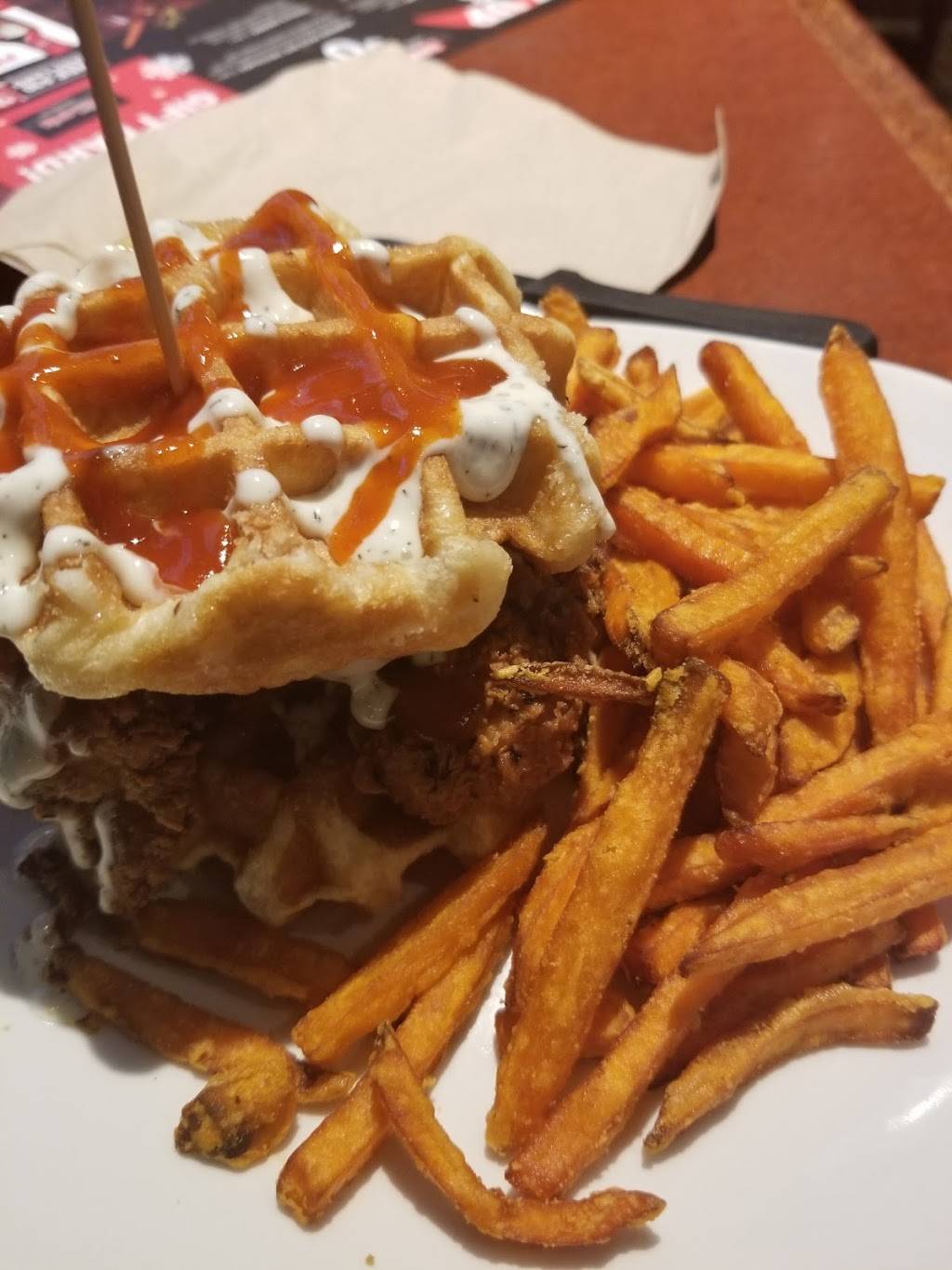 St. Louis Bar & Grill | restaurant | 580 King St W Unit 1, Oshawa, ON L1J 7J1, Canada | 9057287777 OR +1 905-728-7777