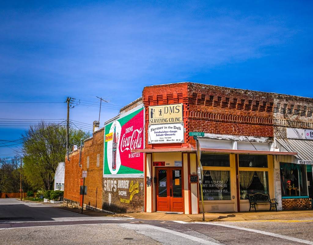 Farmer In The Deli | restaurant | 102 E Church Ave, Berryville, AR 72616, USA | 8704234330 OR +1 870-423-4330