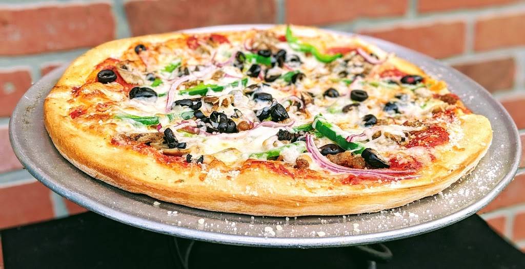 Cinos Pizza | restaurant | 425 W Town Pl #114, St. Augustine, FL 32092, USA | 9049404445 OR +1 904-940-4445