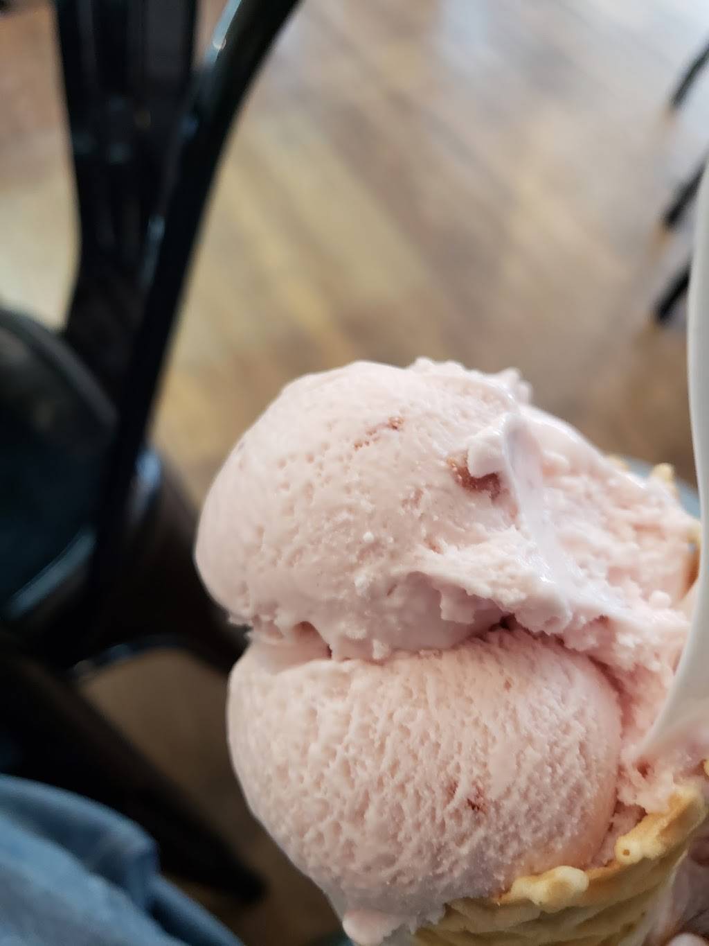 Milk & Sugar Scoop Shoppe | restaurant | 2027 W Franklin St Unit B, Evansville, IN 47712, USA | 8126021423 OR +1 812-602-1423