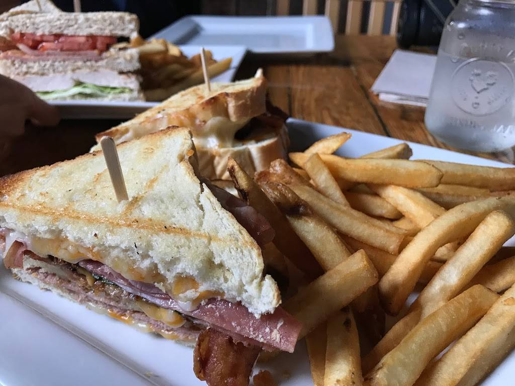 The Cow and Sow Eatery | restaurant | 38 Colborne St, Fenelon Falls, ON K0M 1N0, Canada | 7058875111 OR +1 705-887-5111