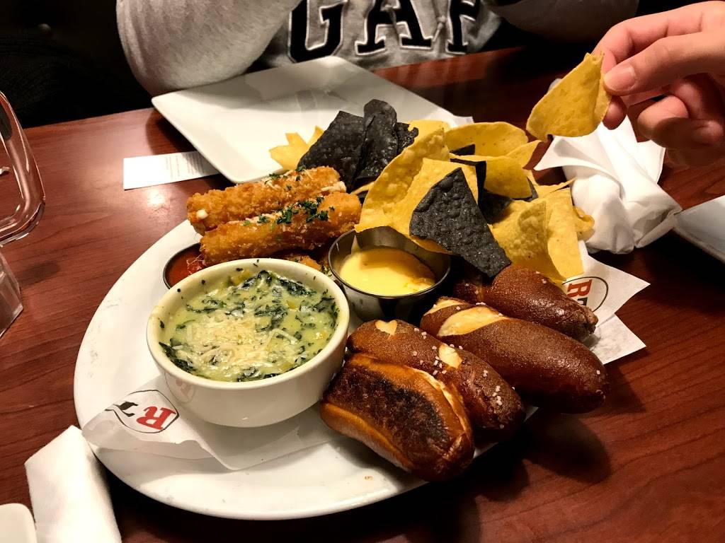 Ruby Tuesday | restaurant | 1226 Old Country Rd, Westbury, NY 11590, USA | 5162285176 OR +1 516-228-5176