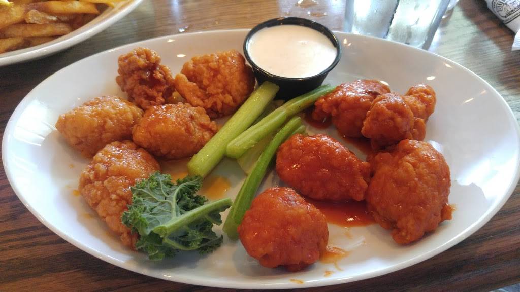 Bulldog Ale House | restaurant | 1520 S Randall Rd, Algonquin, IL 60102, USA | 8472290333 OR +1 847-229-0333