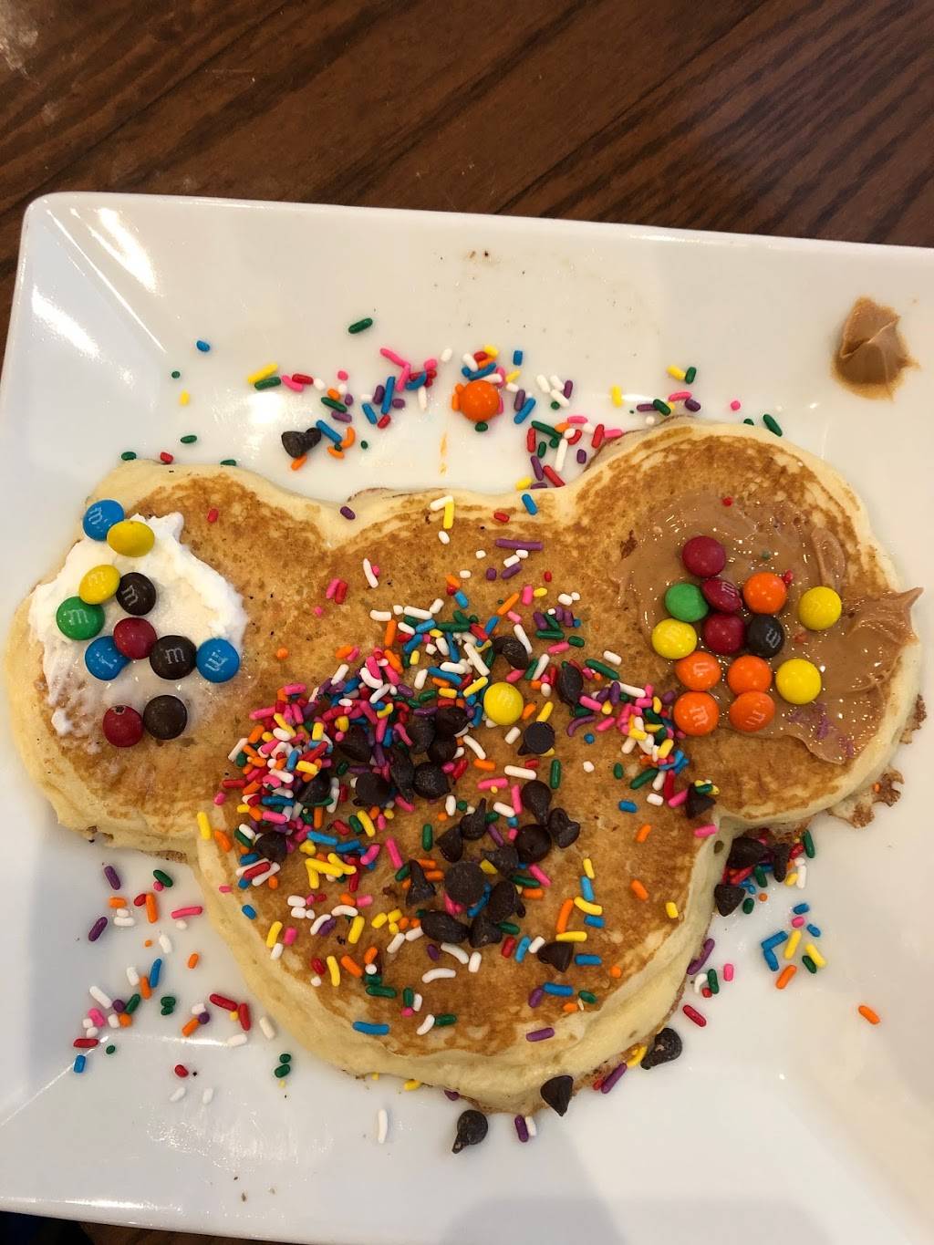 Latitude & Longitude | restaurant | 8701 World Center Dr, Orlando, FL 32821, USA | 4072388528 OR +1 407-238-8528