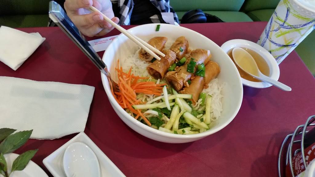 V.Nam Pho | restaurant | 15332 W Bell Rd, Surprise, AZ 85374, USA | 6235942696 OR +1 623-594-2696