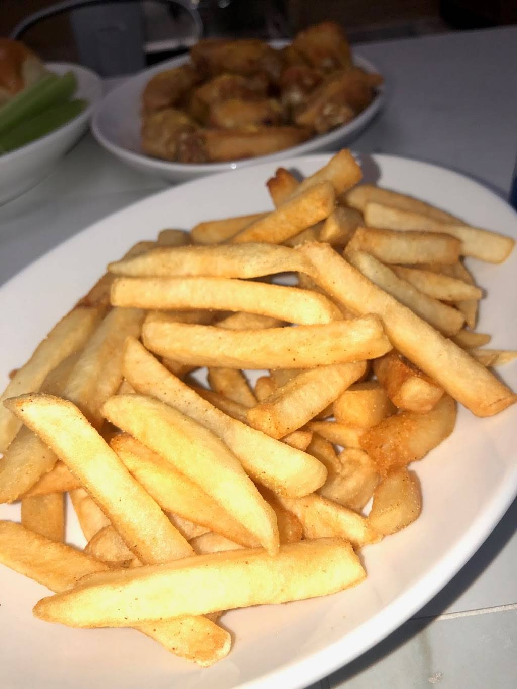 Memphis Hot Wings | restaurant | 10102 Lorain Ave, Cleveland, OH 44111, USA | 2166752010 OR +1 216-675-2010