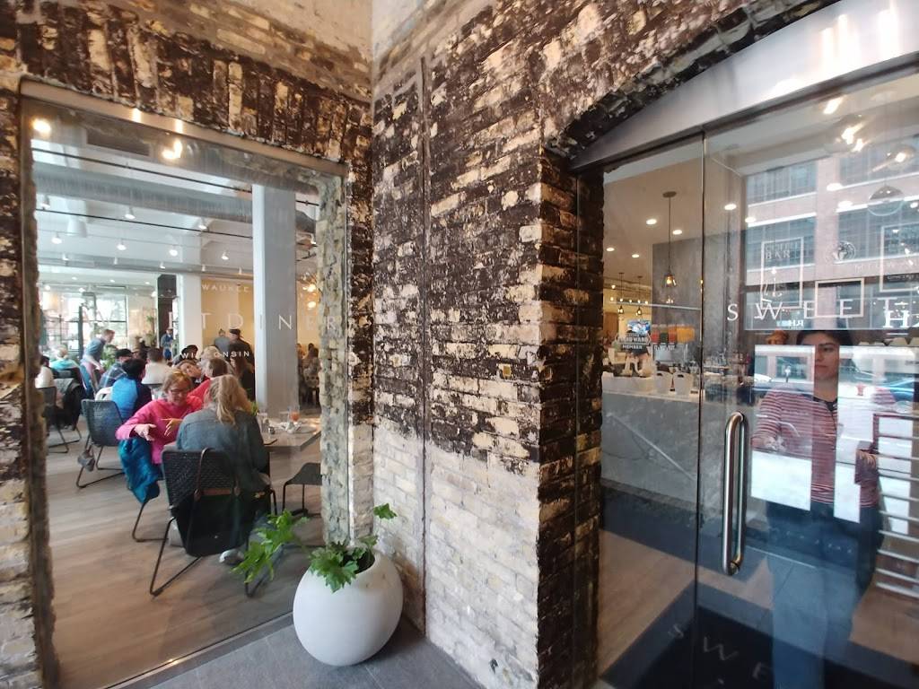 Sweet Diner | restaurant | 239 E Chicago St #103, Milwaukee, WI 53202, USA | 4144889600 OR +1 414-488-9600