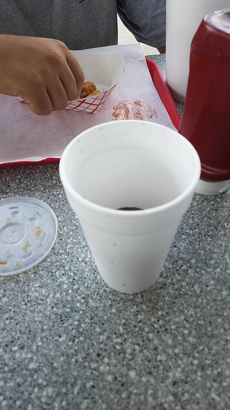 Sno-White Drive In | restaurant | 3442 Atchison St, Riverbank, CA 95367, USA | 2098696833 OR +1 209-869-6833