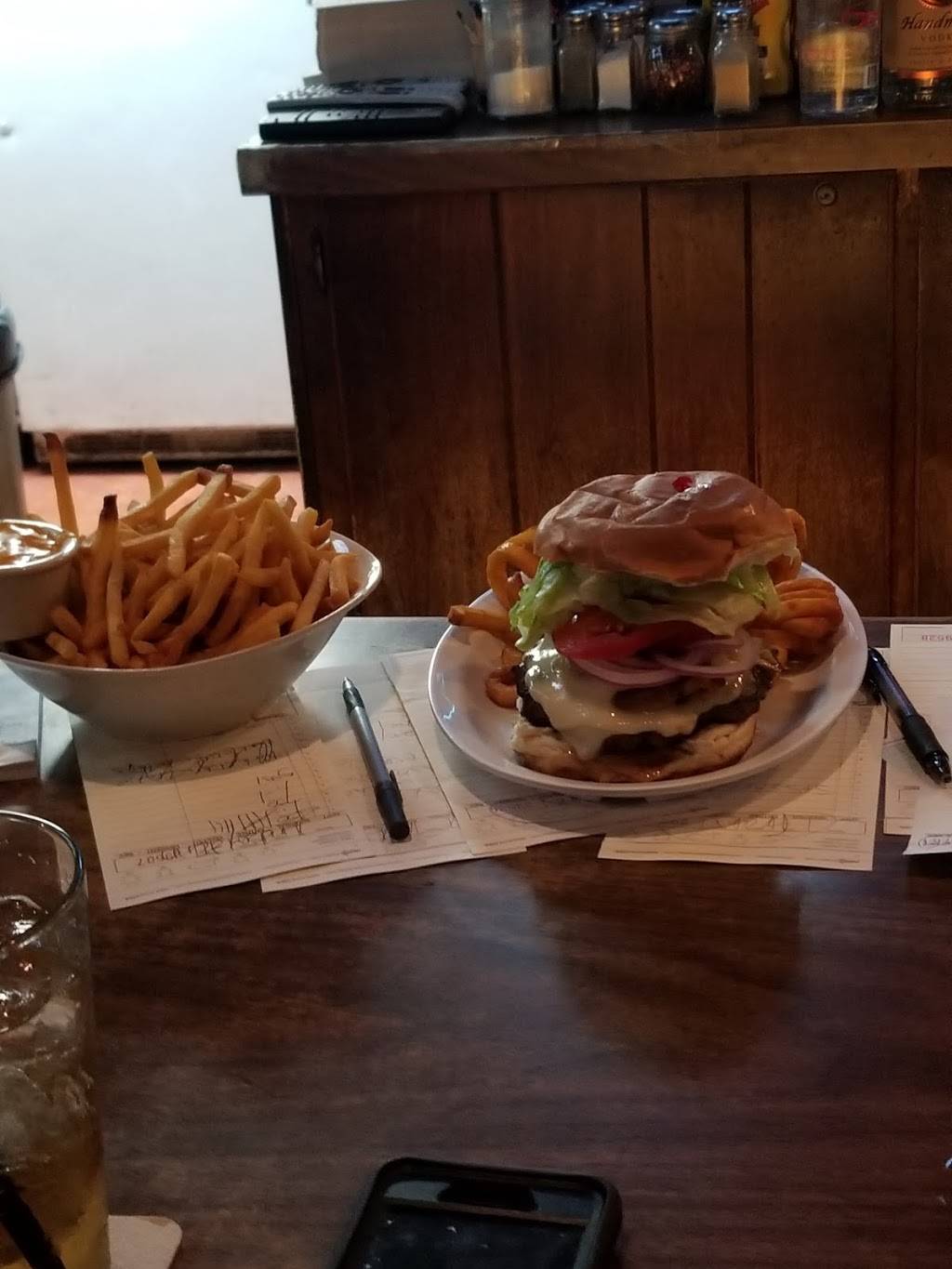 Close Quarters | restaurant | 1401 Pine St, Endicott, NY 13760, USA | 6077547408 OR +1 607-754-7408