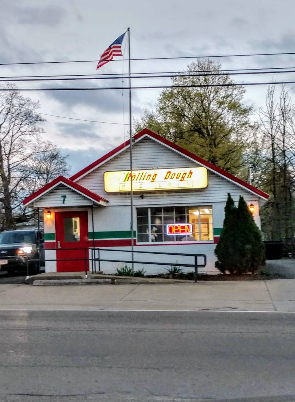 Rolling Dough Pizzeria | restaurant | 7 W Walnut St, Marengo, OH 43334, USA | 4192533006 OR +1 419-253-3006